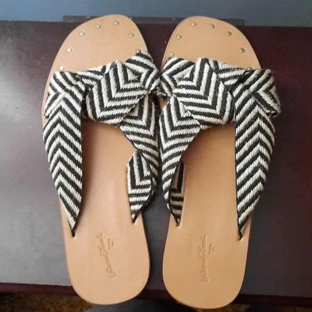 Universal Thread Chevron Print Canvas Slip On Sandals Size 8.5